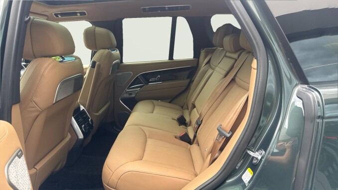 Land Rover Range Rover 3.0 D300 Autobiography 4dr Auto Diesel Estate - Image 4